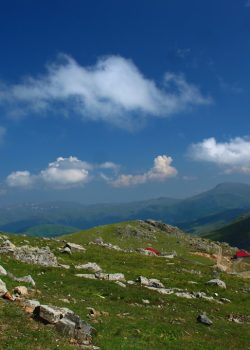 Beautiful mountain scenery under a blue sky.
